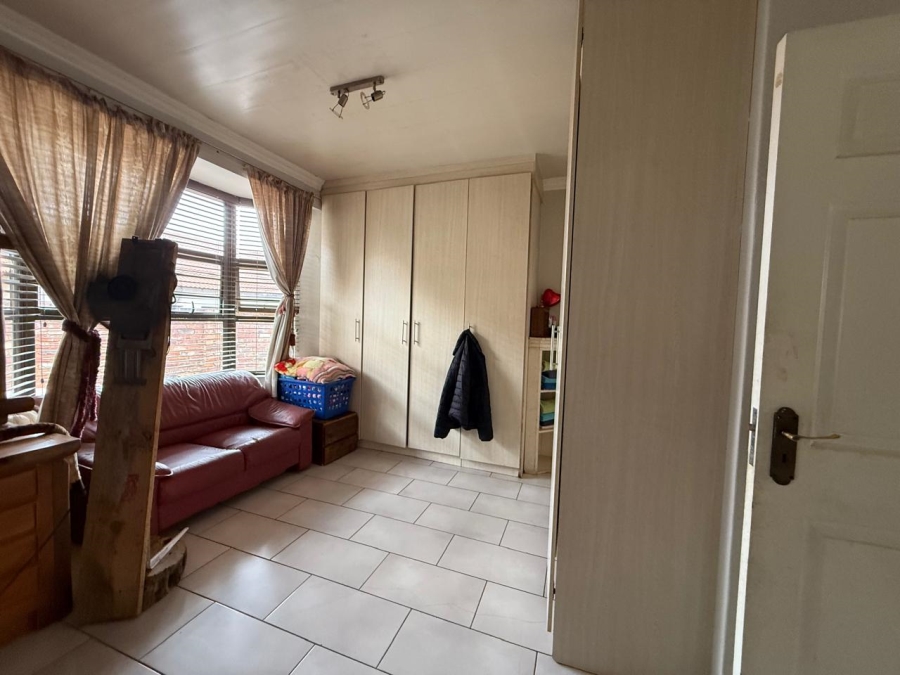 2 Bedroom Property for Sale in Waterval East North West